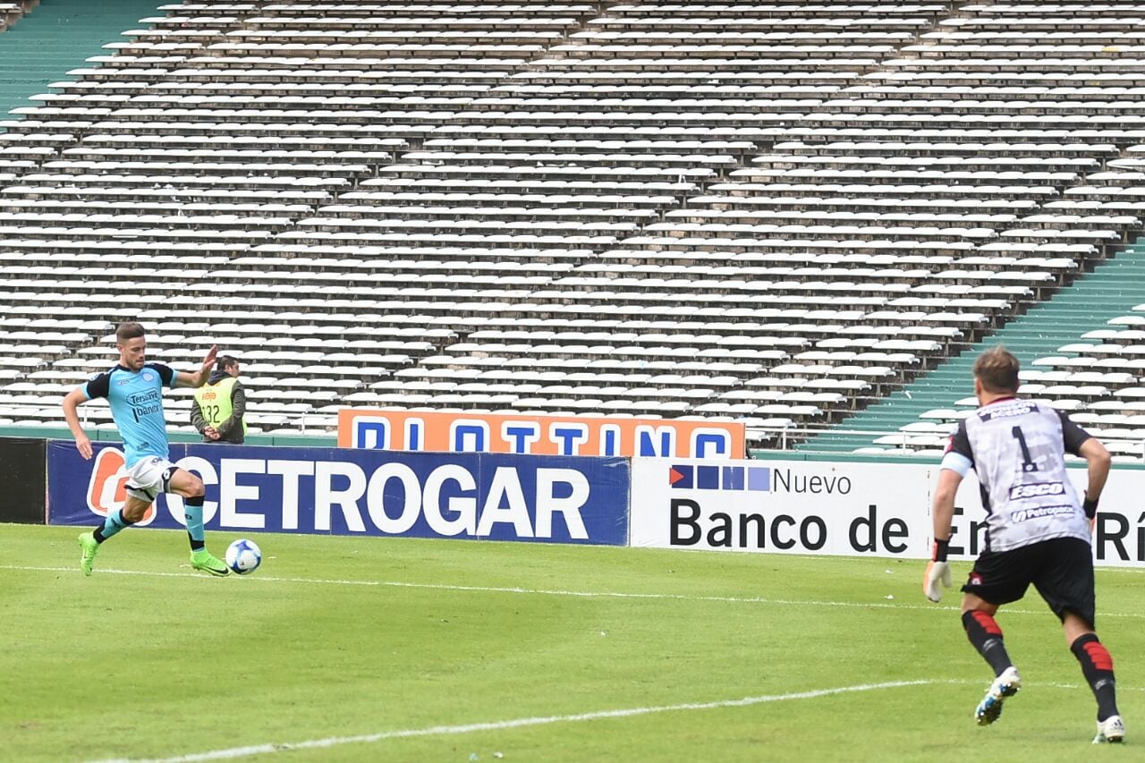 Belgrano contra Patronato, en el segundo partido sin público. Foto: Lucio Casalla / ElDoce.tv