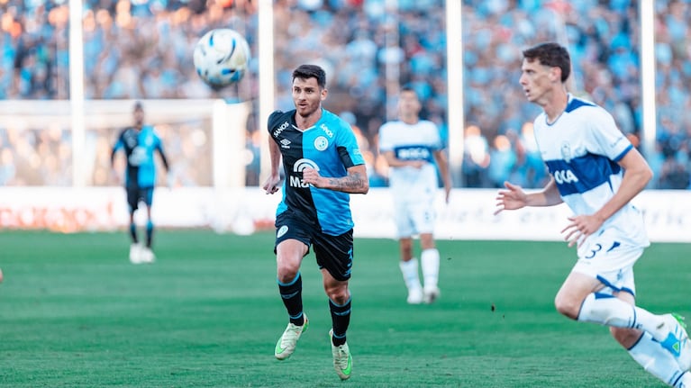 Belgrano estrena nueva camiseta en el duelo frente al Lobo.