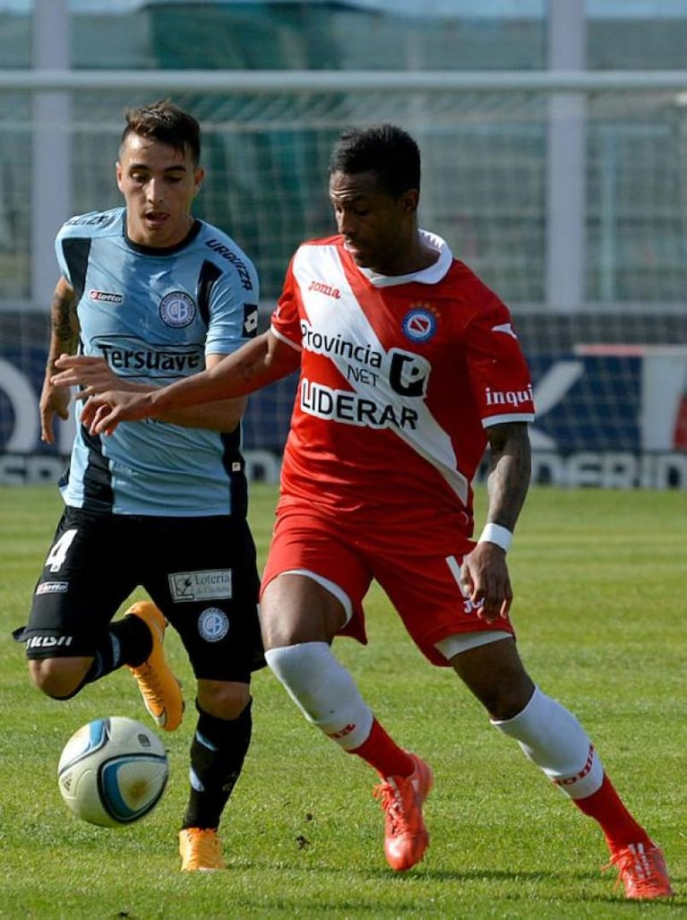 Belgrano ganó sobre la hora con un golazo del Chiqui Pérez