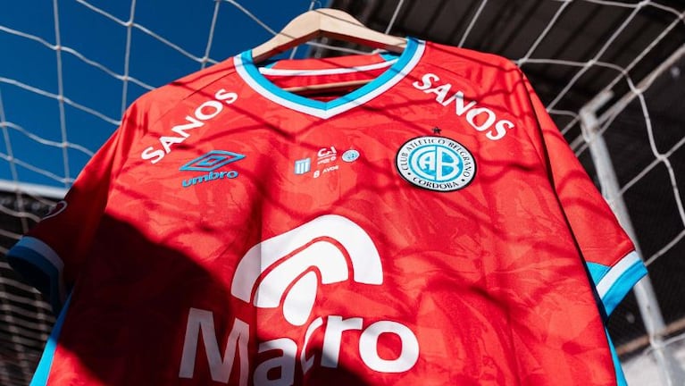 Belgrano juega con la camiseta roja alternativa ante Racing por Copa Argentina. (Foto: Prensa Belgrano)