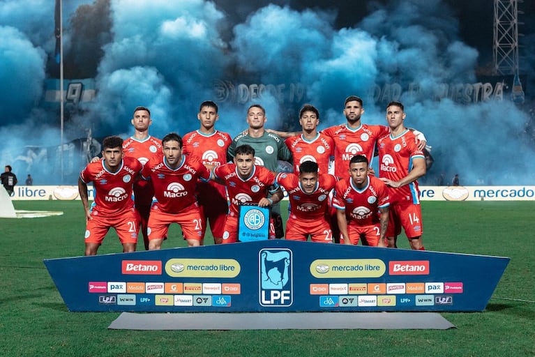 Belgrano juega en Mendoza.