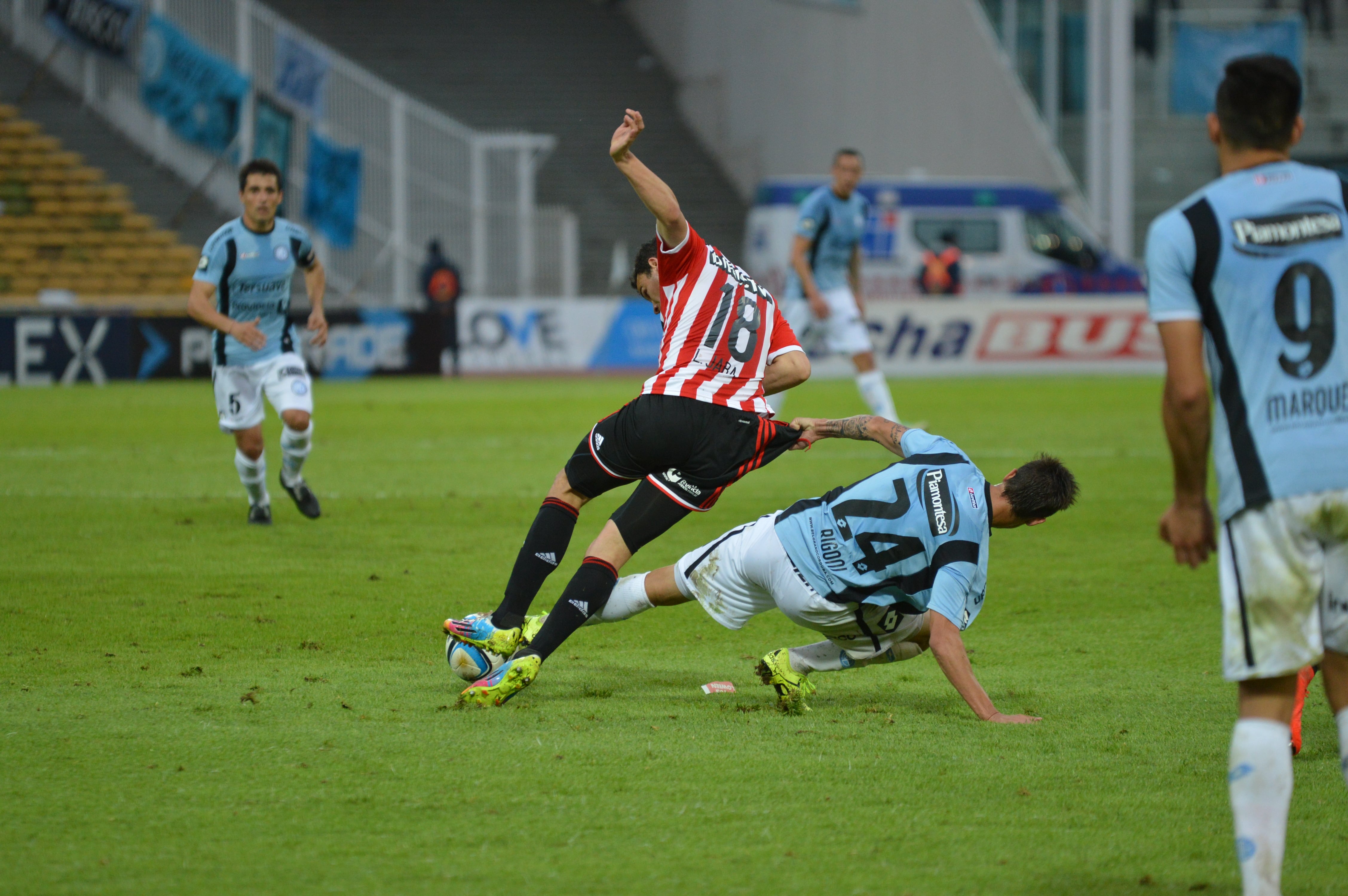 Belgrano le ganó por 2 a 1 a Estudiantes de La Plata en el Kempes. Foto: Lucio Casalla