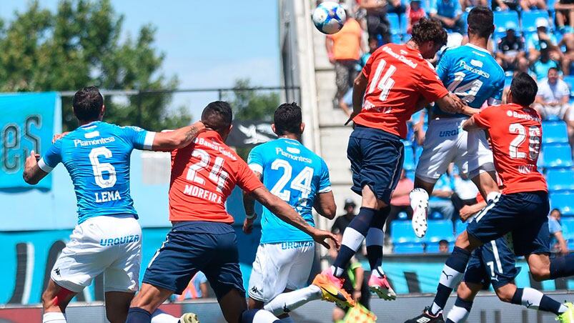 Belgrano mejoró, pero no logró marcar contra Independiente.  Foto: Lucio Casalla / ElDoce.tv