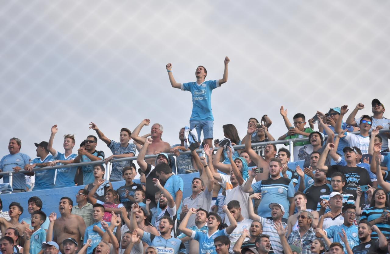 Belgrano recibió a Colón en un estadio que lució colmado. Foto: Lucio Casalla / ElDoce.tv.