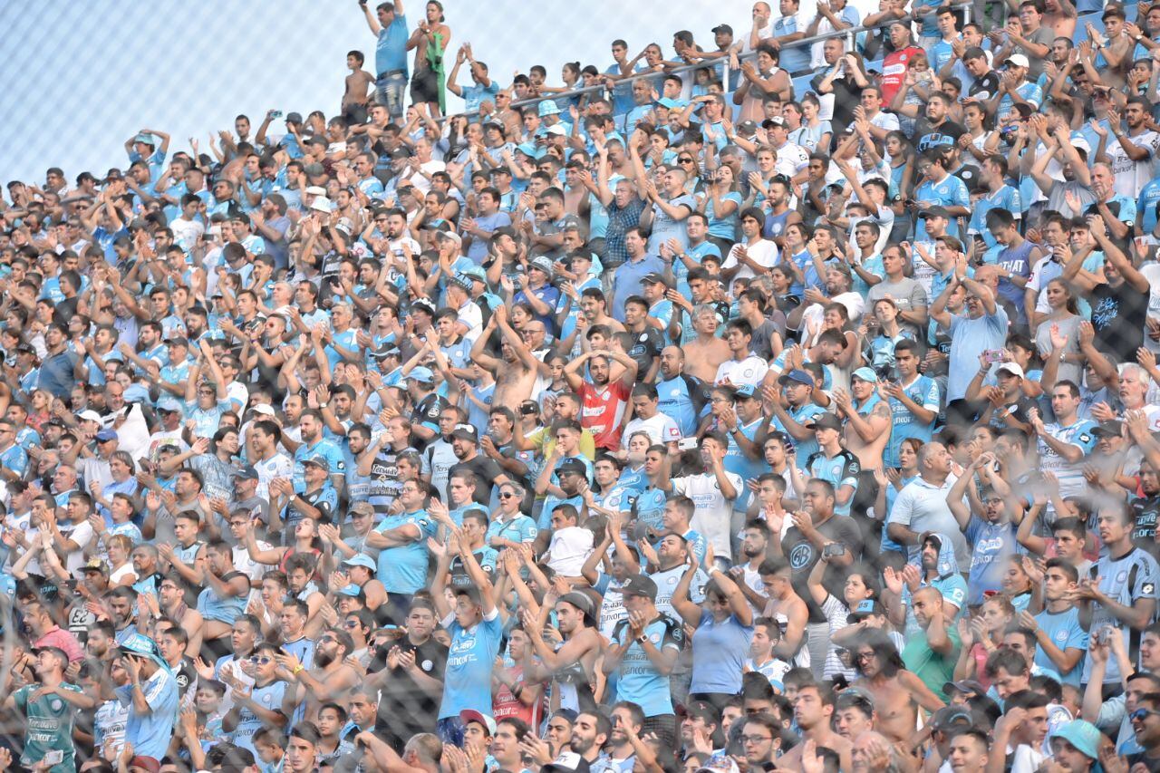 Belgrano recibió a Colón en un estadio que lució colmado. Foto: Lucio Casalla / ElDoce.tv.