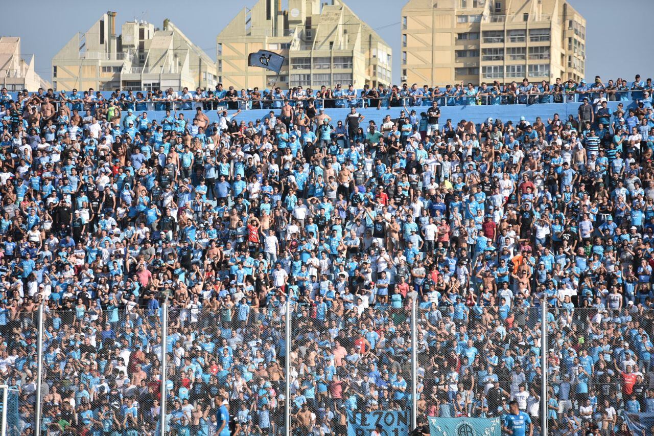 Belgrano recibió a Colón en un estadio que lució colmado. Foto: Lucio Casalla / ElDoce.tv.