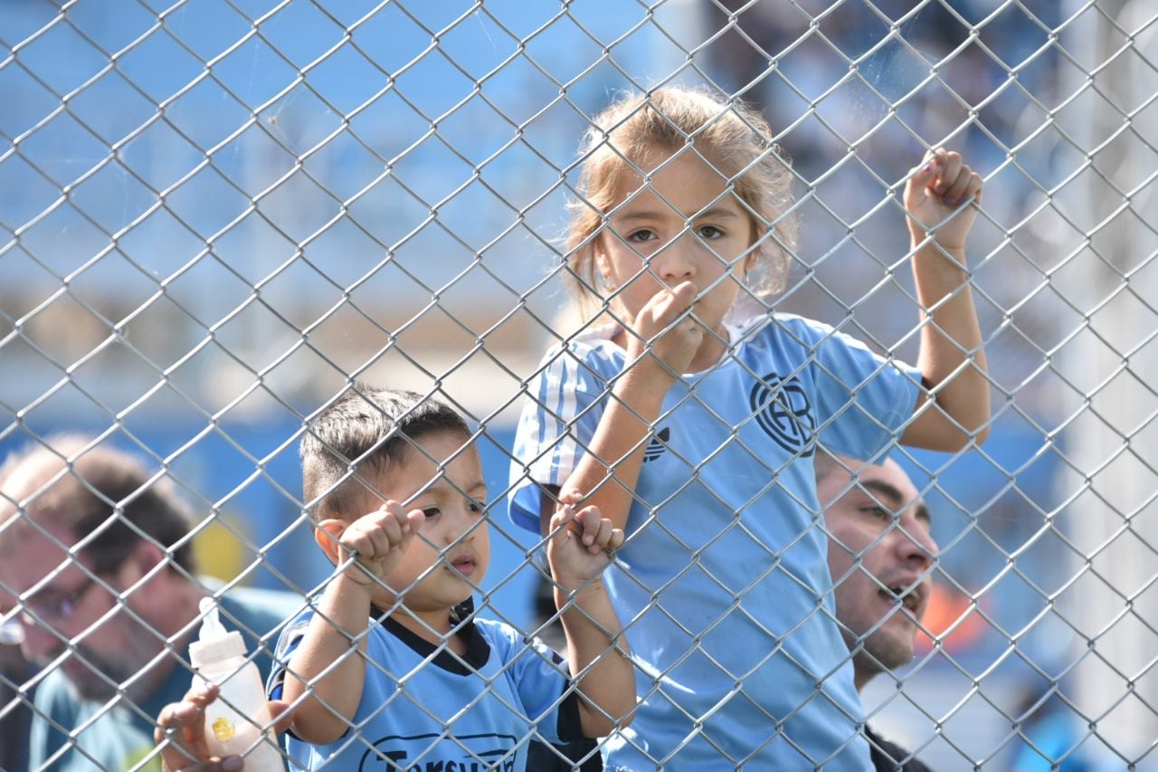 Belgrano recibió a Colón en un estadio que lució colmado. Foto: Lucio Casalla / ElDoce.tv