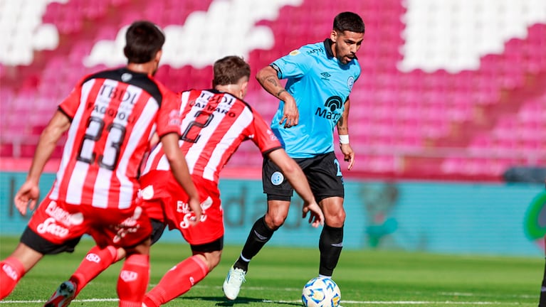 Belgrano se mide como visitante ante Barracas Central.