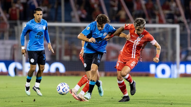 Belgrano tiene una parada brava ante Argentinos Juniors en La Paternal.