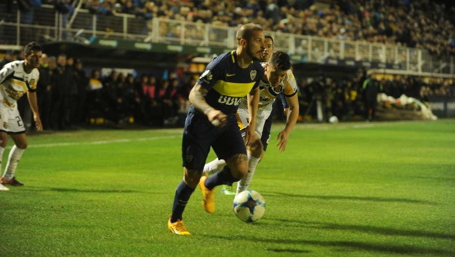 Benedetto facturó en el primer tiempo y luego estuvo intermitente.