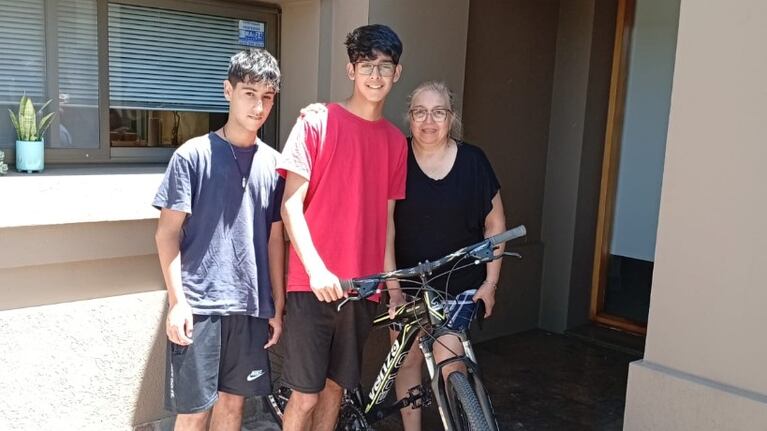 Benjamín con su nueva bicicleta.