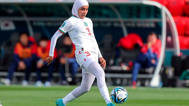 Benzina, la joven musulmana que marcó un hito en los mundiales.