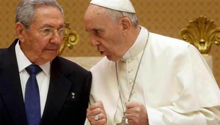 Bergoglio criticó a los medios que tratan de vincularlo con el comunismo.