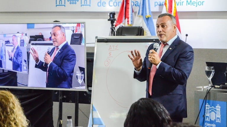 Bermúdez fue apartado del Gobierno municipal y es investigado por la Justicia.