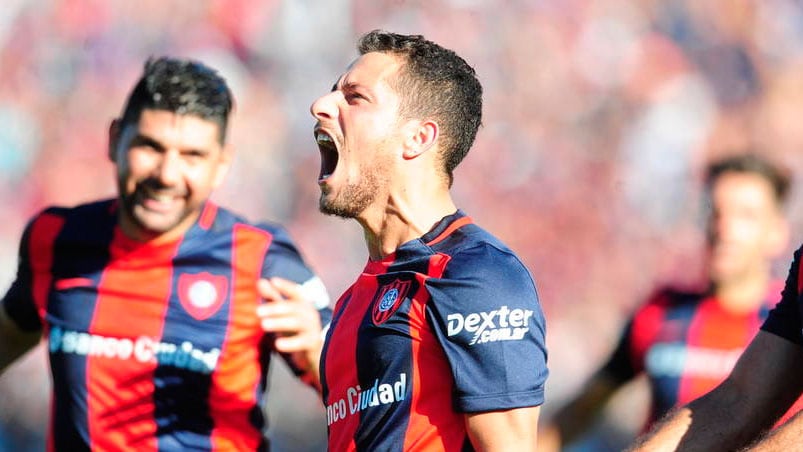 Blanco festeja el segundo gol de San Lorenzo. 