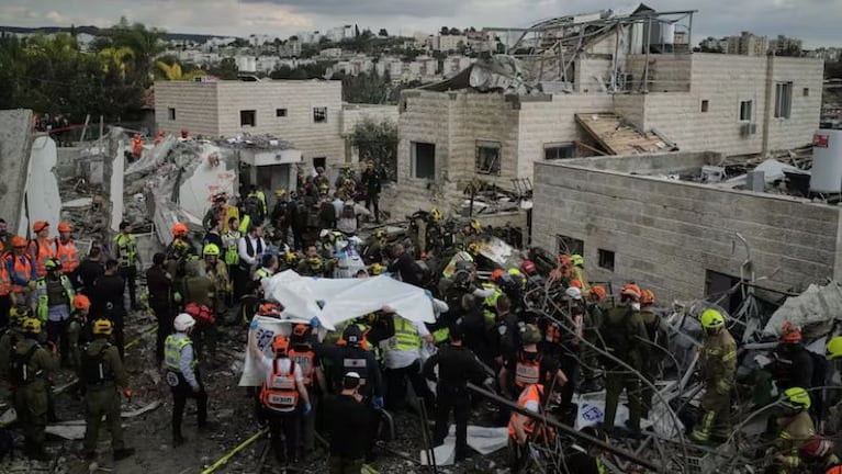 Bombardeos con misiles en Israel dejaron al menos 12 muertos.