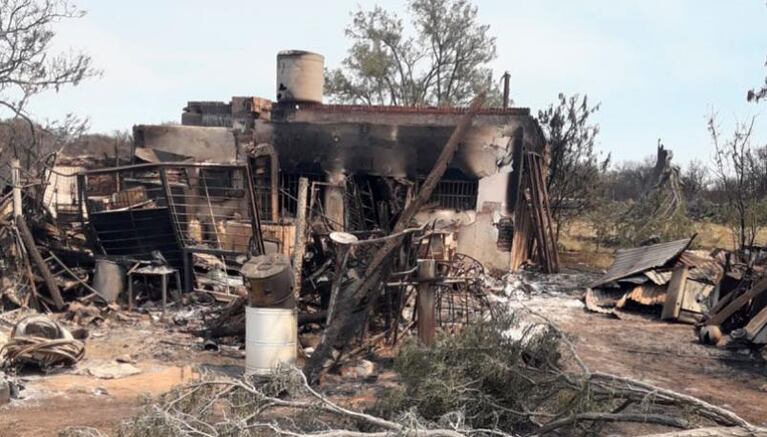 Bomberos a centímetros del incendio: el impactante video de Ambul