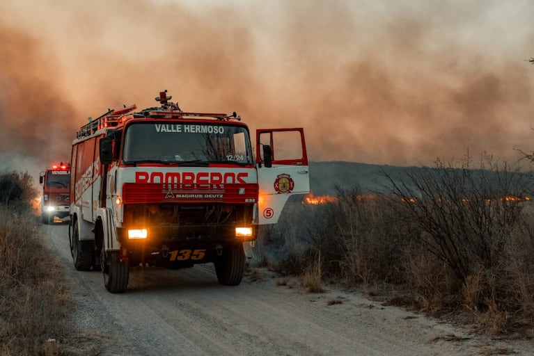 Bomberos combaten incendios en Córdoba (Foto: Prensa Gobierno de Córdoba)