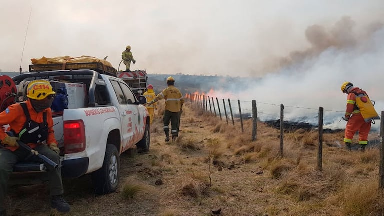 Bomberos continúan con denodadas tareas en los focos activos en la provincia. (Foto: archivo ilustrativa)