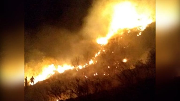 Bomberos controlaron un incendio en La Calera