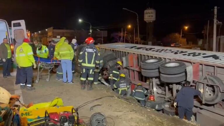 Bomberos encabezaron las tareas de rescate.