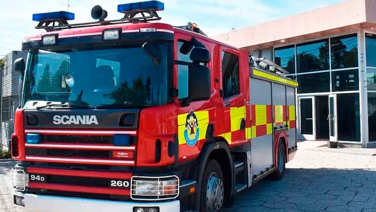 Bomberos fueron alertados por el trágico accidente en la zona rural de Mackenna.