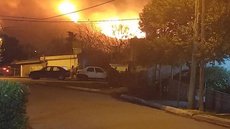 Bomberos intentan contener incendios en Alta Gracia y La Calera