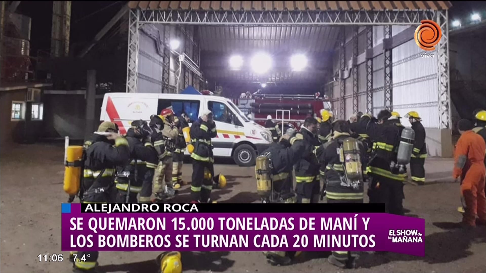 Bomberos intentan sofocar incendio de cerealera