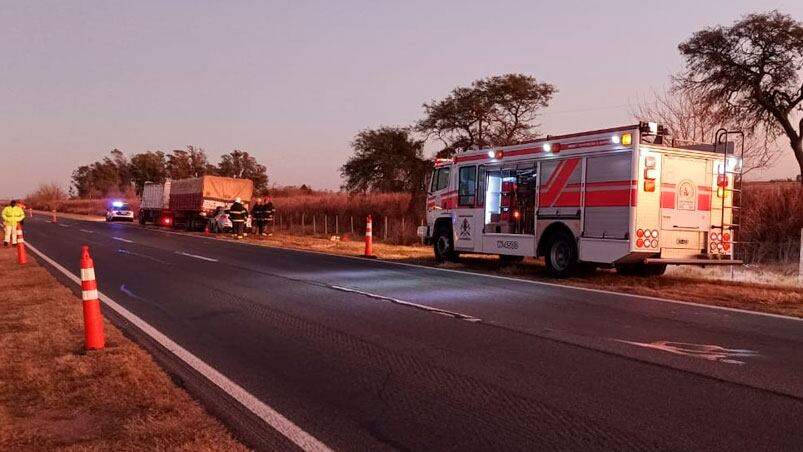 Bomberos Voluntarios acudieron a colaborar en el siniestro.