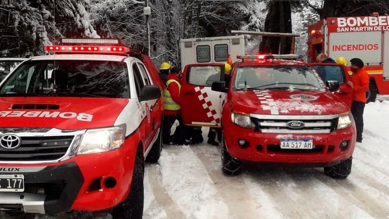Bomberos Voluntarios trabajaron en el lugar de la tragedia.