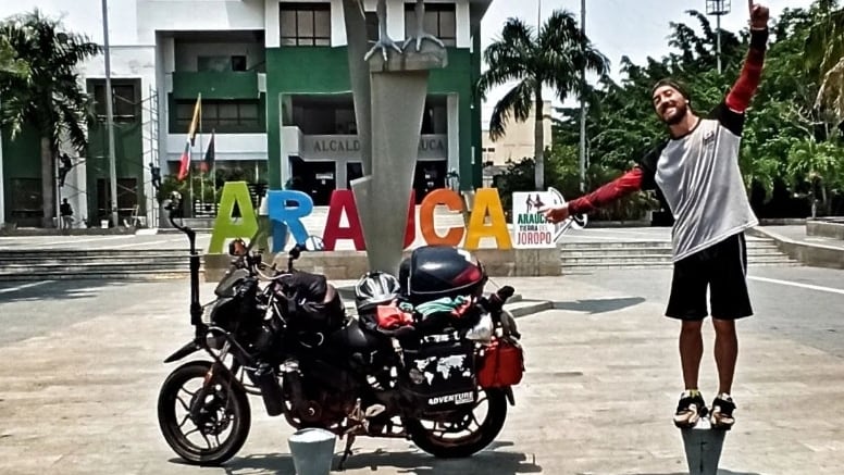 Borroni estuvo en diferentes países del continente a bordo de su moto.