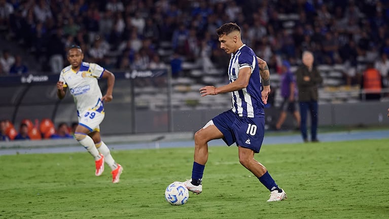 Botta va de arranque vs Armenio. Foto: Prensa Talleres.