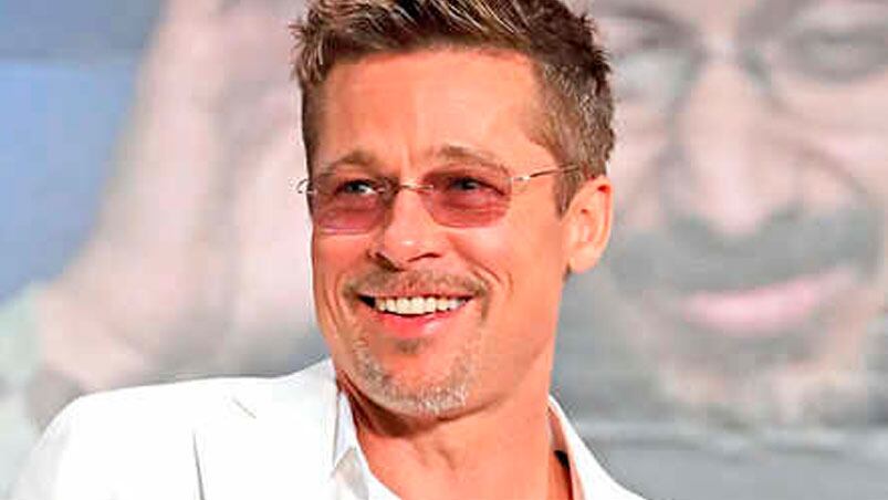 Brad Pitt con novia mucho más joven y parecida a Jolie