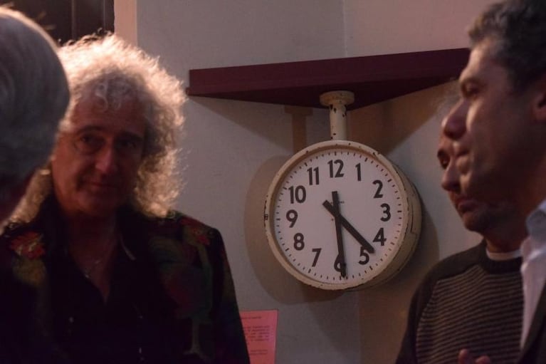 Brian May visitó el Observatorio Córdoba para ver la “luna roja”