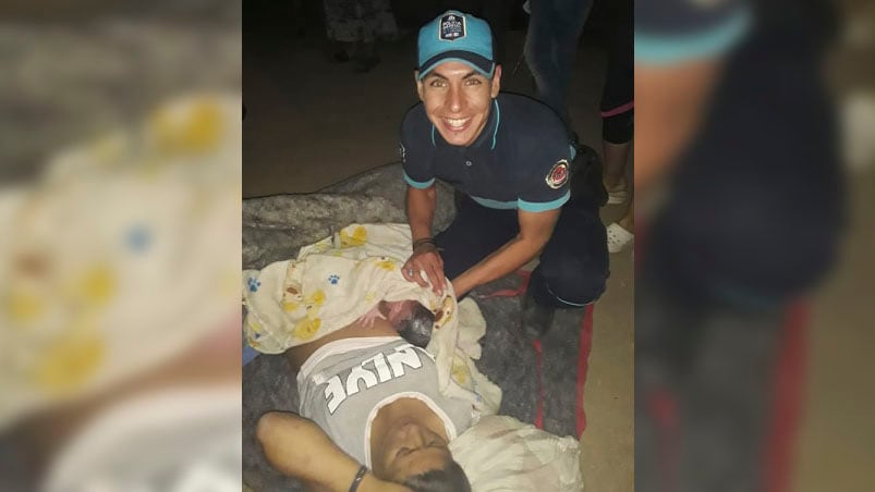 Brian Portela, el agente que intervino en el parto. Foto enviada a El Doce y Vos.