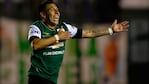 Brian Sarmiento, festejando uno de sus goles en Banfield.