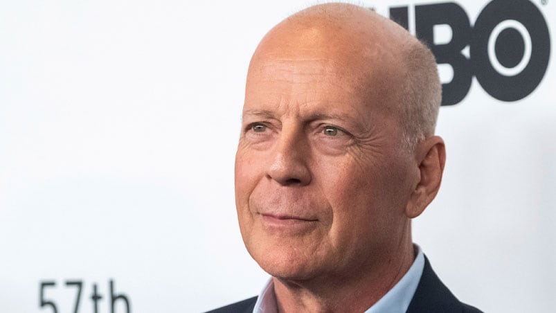 Bruce Willis fue fotografiado mientras paseaba por Los Ángeles en auto.