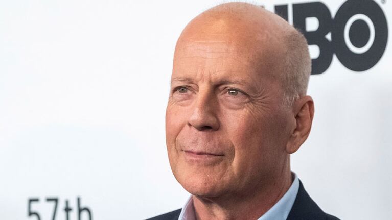 Bruce Willis fue fotografiado mientras paseaba por Los Ángeles en auto.