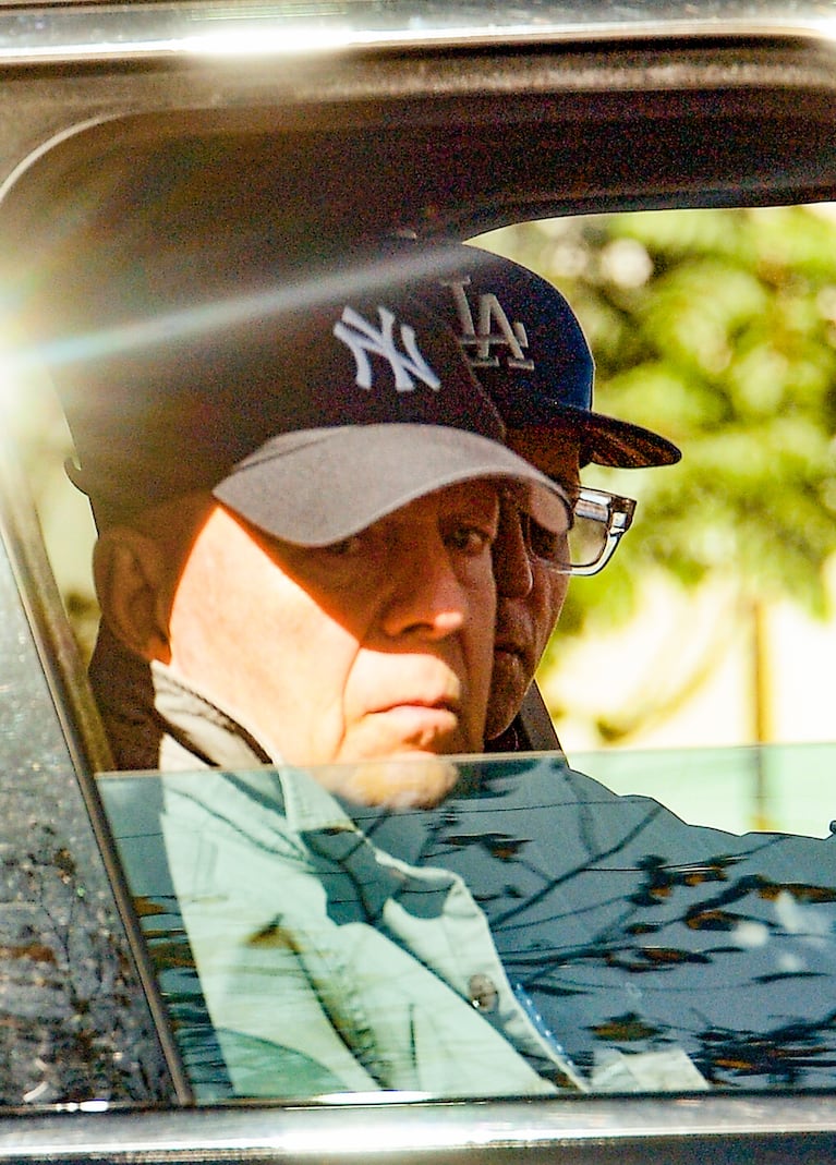 Bruce Willis fue visto en un auto, mientras paseaba. (Foto: The Image Direct/The Grosby Group)