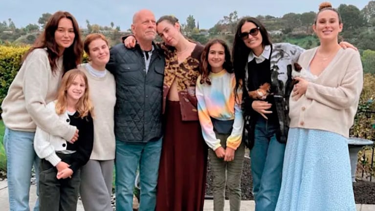 Bruce Willis junto a su familia en el día de su cumple número 68.