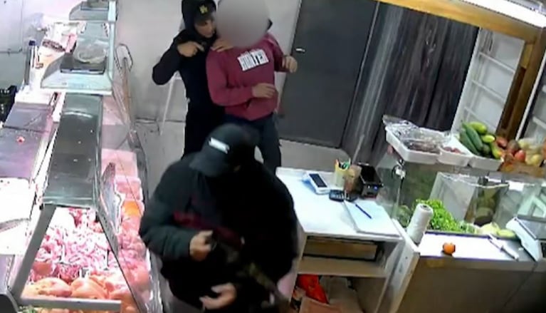 Brutal robo a punta de pistola en una carnicería de barrio Los Olmos.