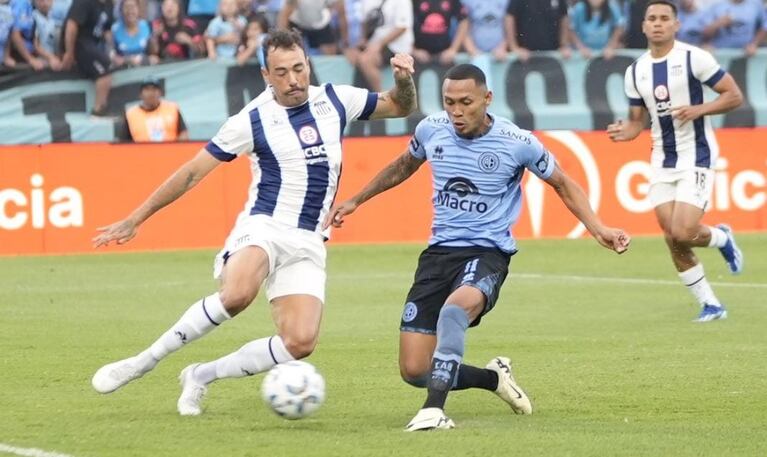 Bryan Reyna le marcó un gol a Talleres en el clásico.