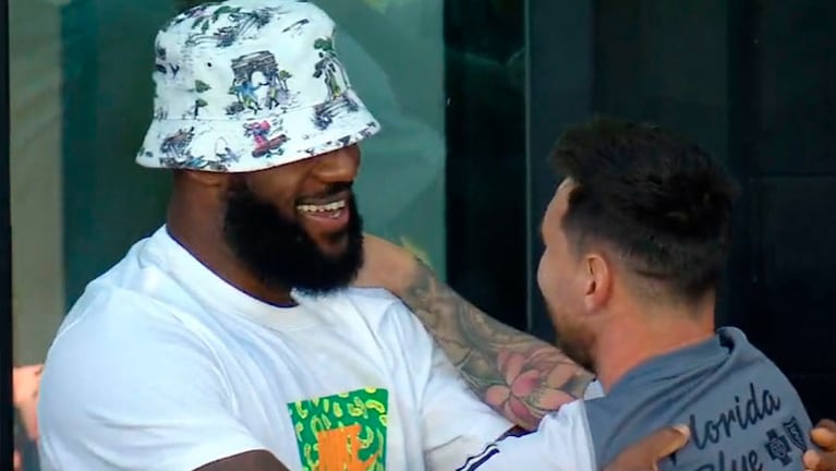 Buena onda entre LeBron y Messi en la previa del debut del rosarino en Inter Miami.