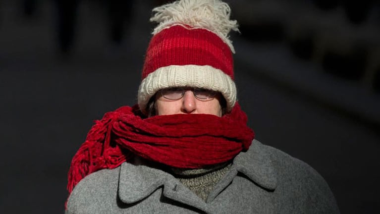 Bufanda, gorro y mucho más: habrá que tomar recaudos para evitar el frío intenso.