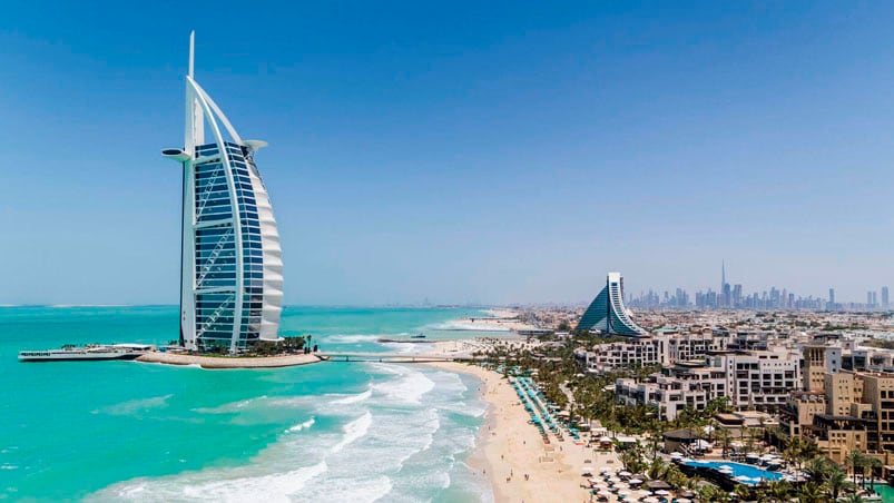 Burj Al Arab Jumeirah, de siete estrellas, uno de los hoteles que busca personal.