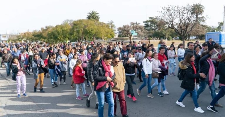 Buscan a un adolescente en Laboulaye: la familia marchó pidiendo su aparición