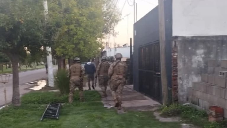 Buscan a un peligroso delincuente que asaltó a una jubilada en San Francisco.