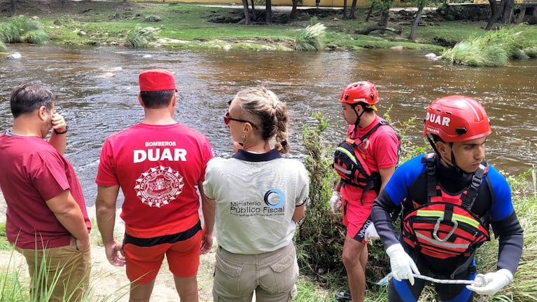 Buscan a una mujer en el río Los Reartes.