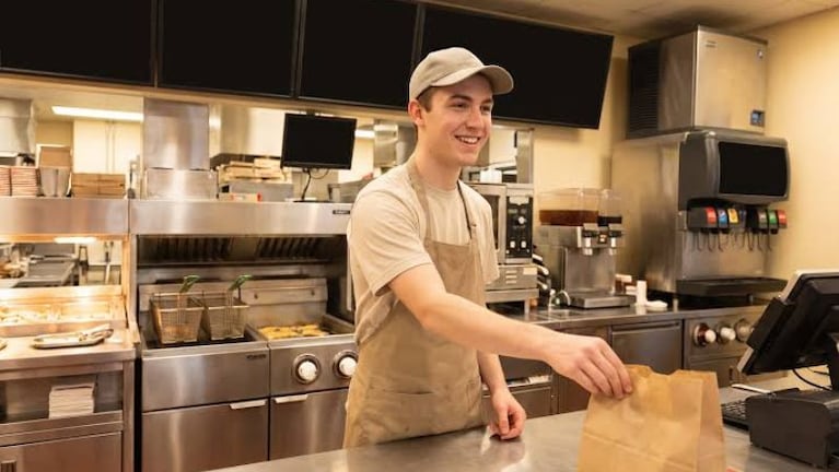 Buscan empleados para un restaurante de comida rápida de Nueva Córdoba.