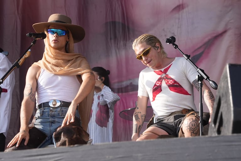 Ca7riel y Paco Amoroso en la edición del Cosquín Rock 2025. Imagen: Matías Carrizo / El Doce.